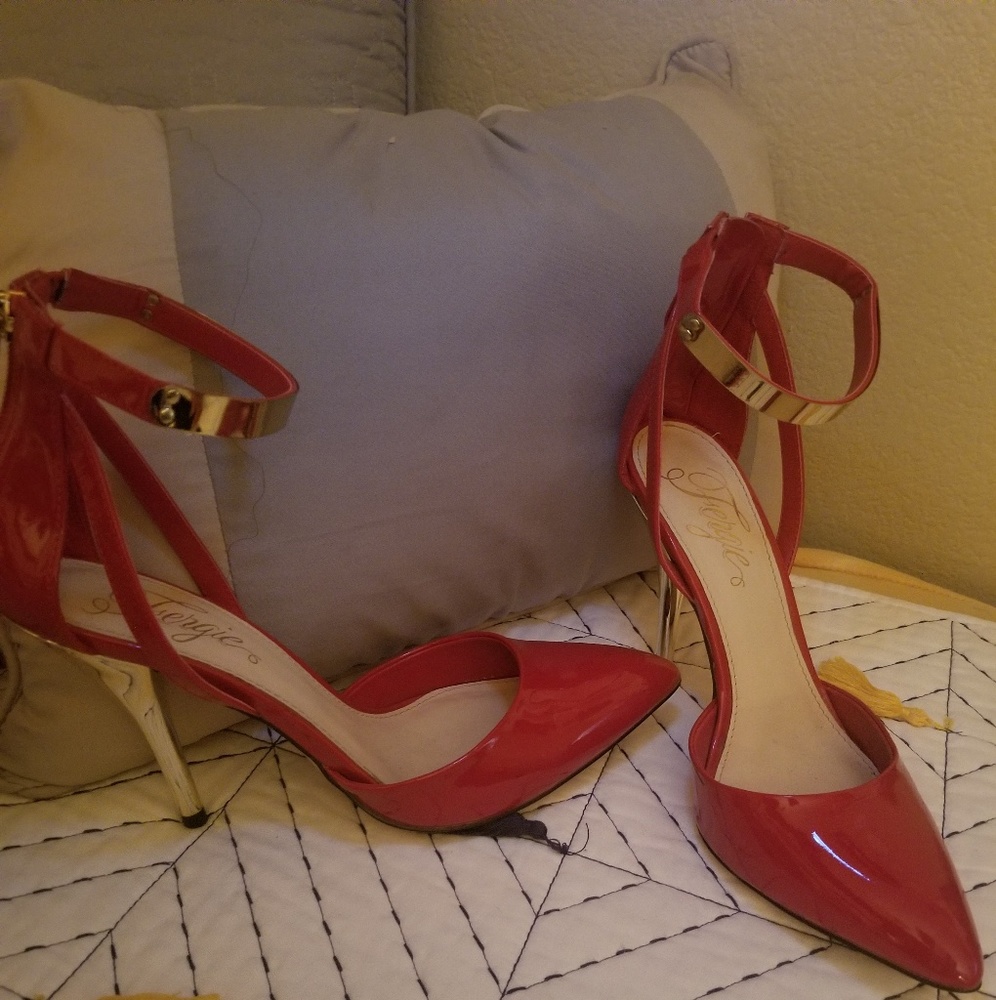 FERGIE  Women's Palace Pump